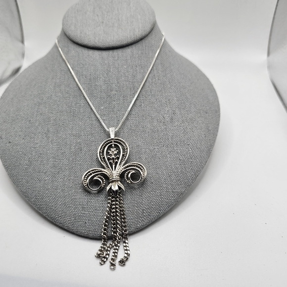 Sarah Coventry Jewelry - Vintage Sarah Coventry Fleur De Lis Silvertone Tassel Pendant Necklace 18" Chain